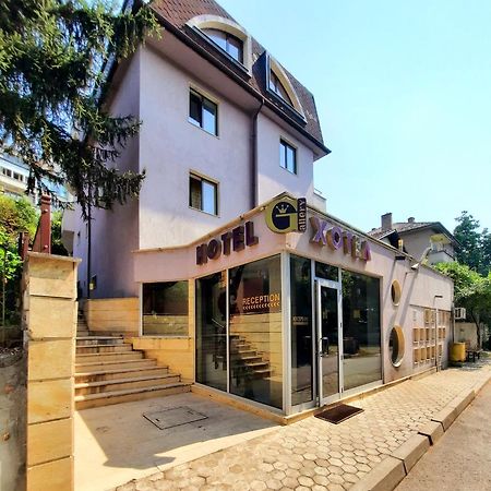 Family Art Hotel Gallery Pleven Esterno foto
