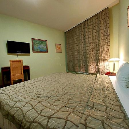 Family Art Hotel Gallery Pleven Esterno foto