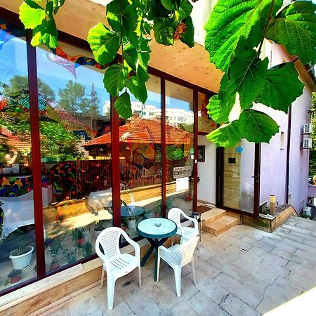 Family Art Hotel Gallery Pleven Esterno foto