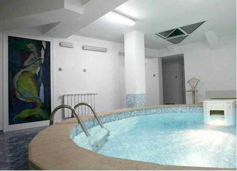 Family Art Hotel Gallery Pleven Esterno foto