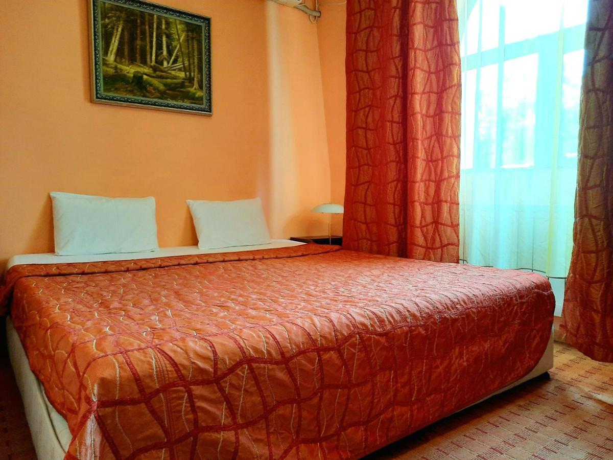 Family Art Hotel Gallery Pleven Esterno foto