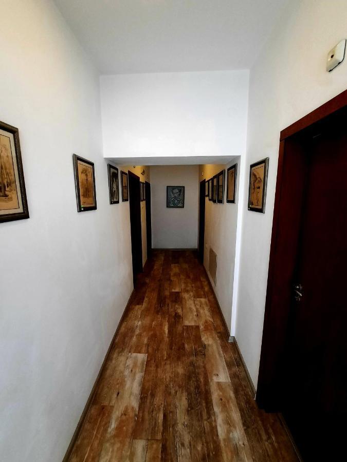 Family Art Hotel Gallery Pleven Esterno foto
