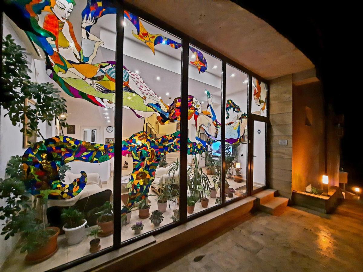Family Art Hotel Gallery Pleven Esterno foto