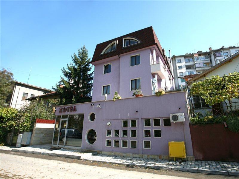 Family Art Hotel Gallery Pleven Esterno foto