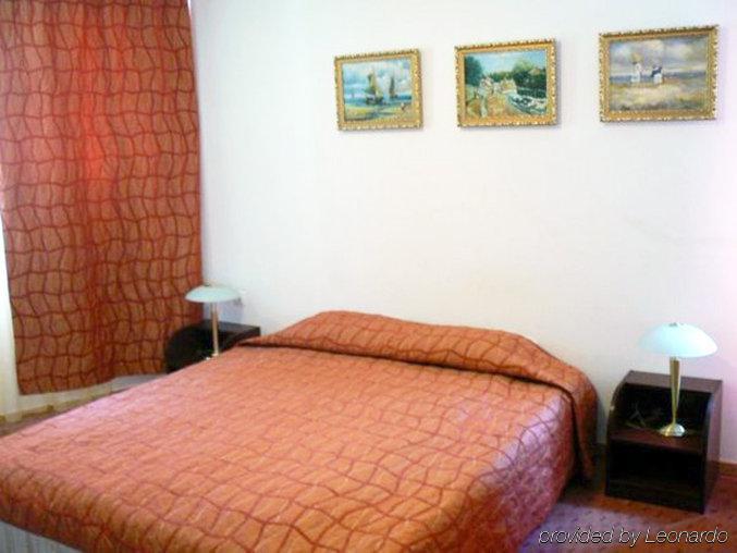 Family Art Hotel Gallery Pleven Esterno foto