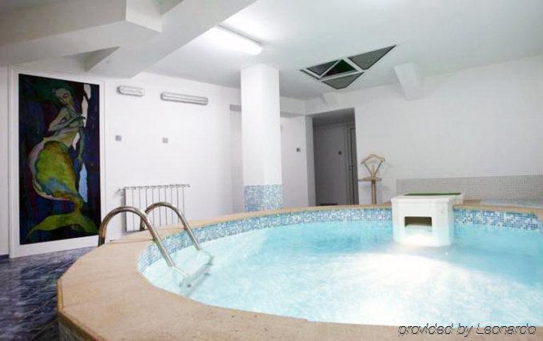 Family Art Hotel Gallery Pleven Esterno foto